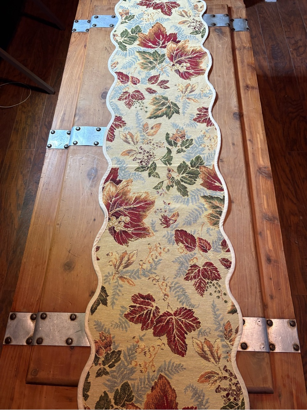 Floral Scalloped Table Runner in Ivory and Red